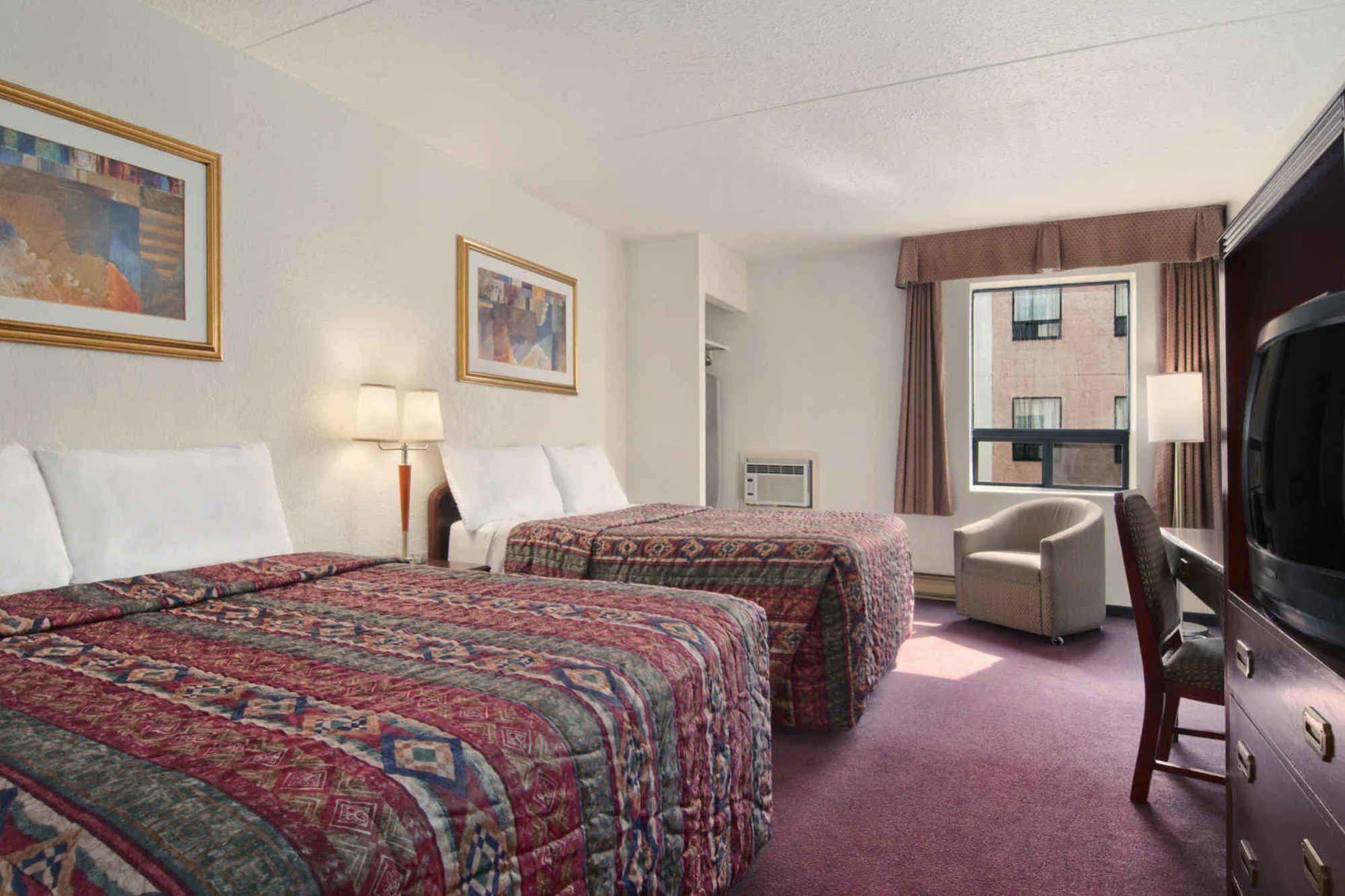 Travelodge By Wyndham Edmonton West Ngoại thất bức ảnh